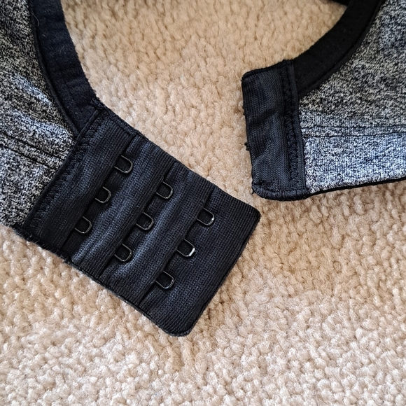Victoria' Secret Sports Bra 36DD Grey Black Bra Activewear Strappy Gym VSX - Picture 14 of 15